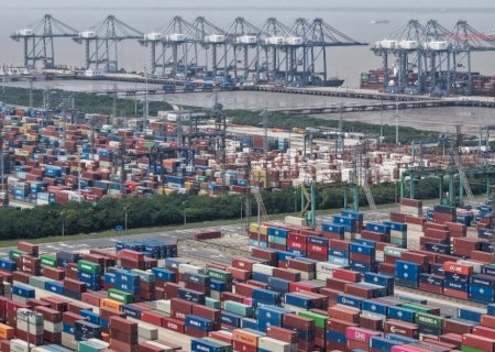 Brasil fecha ano de tarifaço com superávit de US$ 68 bilhões na balança comercial
