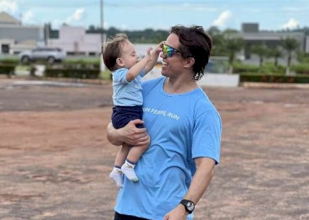 Por filho, pai enfrentou 19 horas a pé em estrada para cumprir promessa