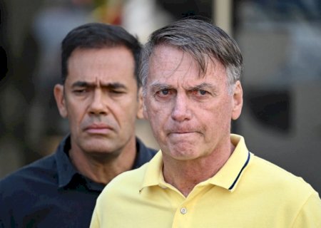 Moraes envia a Gilmar habeas corpus que tenta tirar Bolsonaro da Papudinha