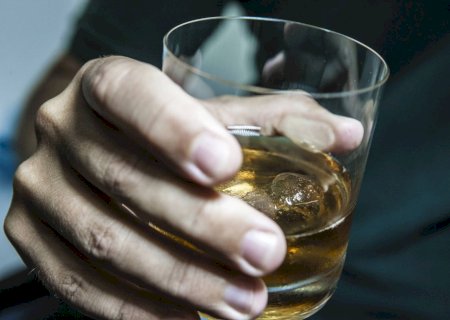 Uso de álcool e drogas pelos pais influencia consumo dos filhos, mostra pesquisa