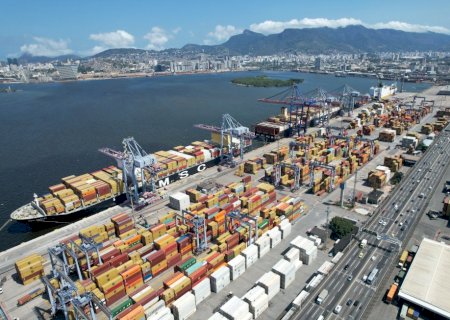 Exportações caem 1% em janeiro, importações recuam 10% e saldo aumenta 85%