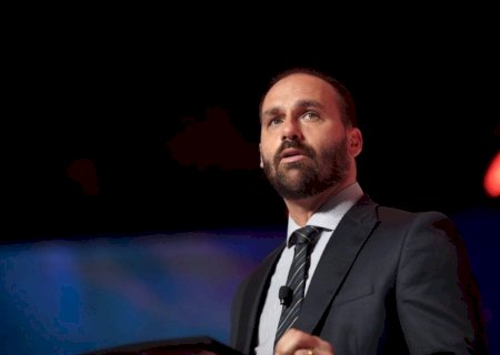 STF formaliza ação penal e torna Eduardo Bolsonaro réu por coação e obstrução de Justiça