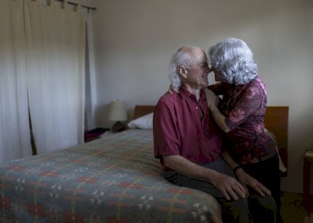 Idosos têm vida sexual ativa e desafiam mito de que desejo acaba com a idade