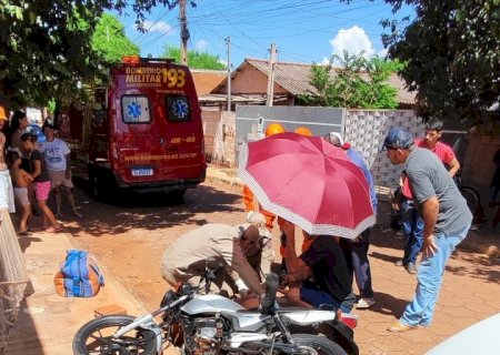 Motociclista fica ferido após ser atingido por fio solto na rua em Nova Andradina