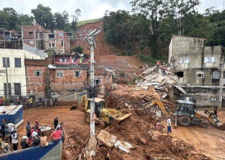 Governo anuncia R$ 60 milhões para reconstrução de escolas em MG