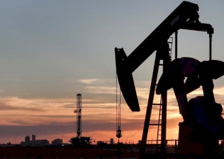 Petróleo se encaminha para aumento recorde com escalada da guerra