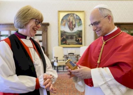 Papa recebe primeira arcebispa da Igreja Anglicana no Vaticano
