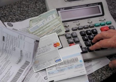 Endividamento cresce e Brasil bate novo recorde pelo 4º mês seguido