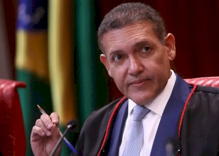 Nunes Marques toma posse na presidência do TSE e vai comandar eleições