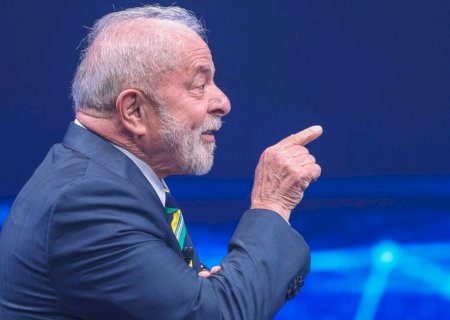 Sozinho contra a direita, Lula calcula o risco dos debates na TV