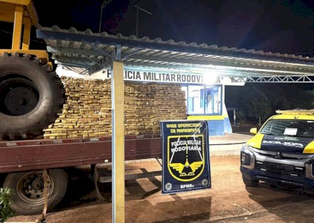 Polícia Militar Rodoviária apreende quase novecentos quilos de maconha, em pneus de trator no MS