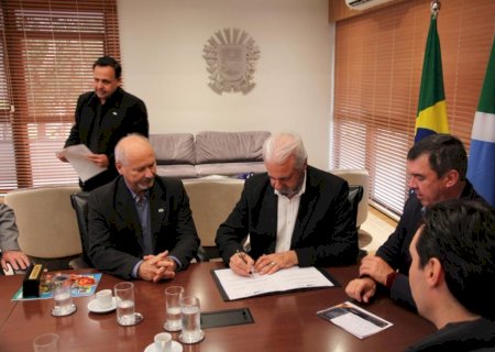 Sicredi e Governo de MS oficializam parceria para levar programas de educação cooperativa às escolas estaduais