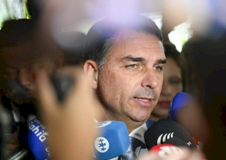 Flávio Bolsonaro pede para participar de audiência nos EUA sobre tarifas contra o Brasil