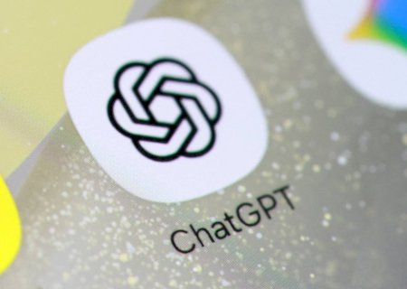Chatbots podem alimentar delírios típicos de surto psicótico, diz estudo inédito