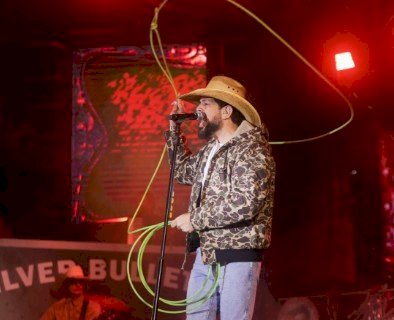 Fernando & Sorocaba emocionam multidão na abertura da 45ª Festa do Sereno em Batayporã