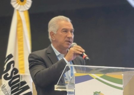Reinaldo critica redução da participação federal no financiamento da saúde durante Congresso dos Municípios