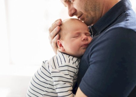 Licença-paternidade diminui risco de depressão para homens