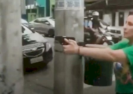 Justiça manda prender jornalista perseguido por Carla Zambelli