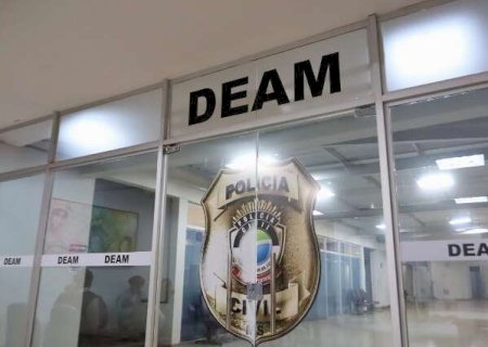 Rapaz viaja 350 km, invade casa armado com faca e ataca ex-namorada