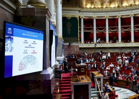 França proíbe redes sociais para menores de 15 anos