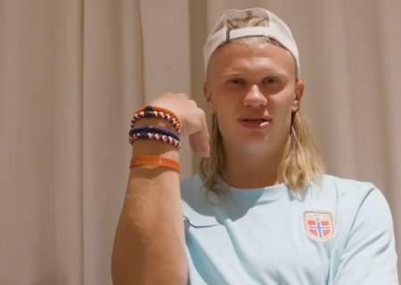 Haaland diz que Brasil é 'país do futebol' e presenteia Ronaldo com camisa do City