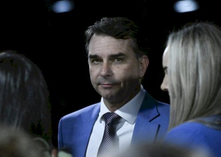 Toffoli manda à PGR queixa-crime de Flávio contra Janones por ser chamado de 'miliciano'