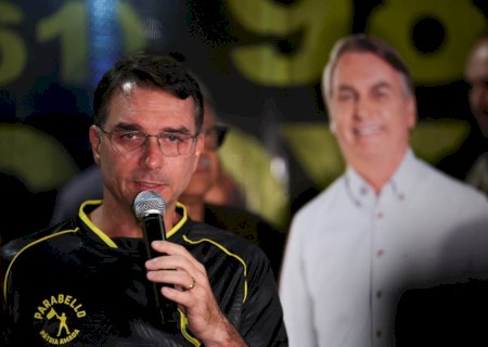 Moraes aciona MPE para investigar Flávio por propaganda antecipada após divulgação de carta de Jair Bolsonaro