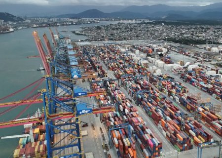 Exportações batem recorde e déficit das contas externas cai em junho