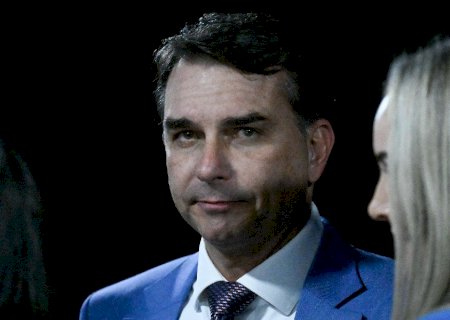 A ampla resistência de filiados do Republicanos em fazer dobradinha com Flávio Bolsonaro