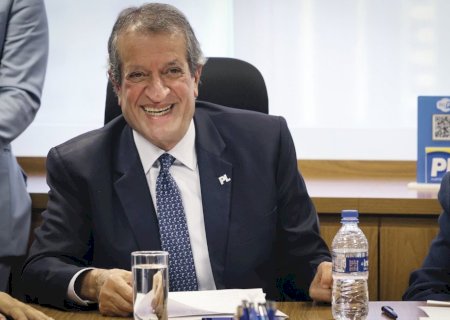 Valdemar ignora novelão entre Flávio e Michelle e defende mais mulheres na política