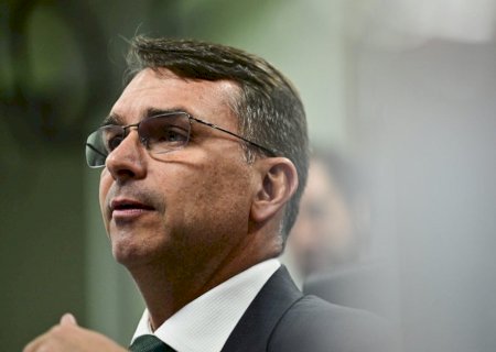 Flávio pede que OAB se manifeste após Moraes suspender visitas a Bolsonaro