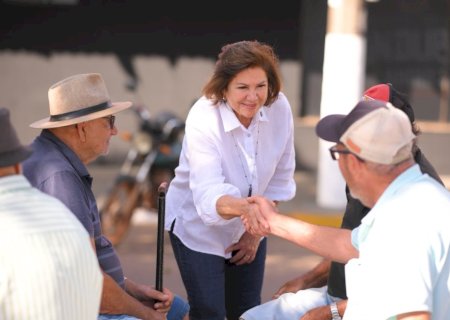Dione Hashioka reencontra amigos e relembra sua história durante visita a Batayporã