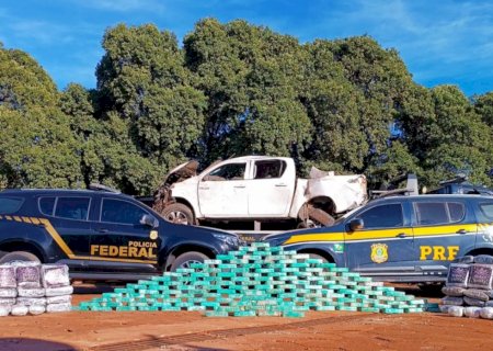 Caminhonete carregada com 270 quilos de droga capota na BR-419