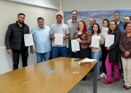 Prefeitura de Nova Andradina formaliza posse de seis servidores