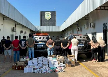 Polícia prende 11 e fecha depósito clandestino de medicamentos