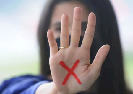 Relatos de violência, acolhimento e orientação marcam rotina das atendentes do Ligue 180