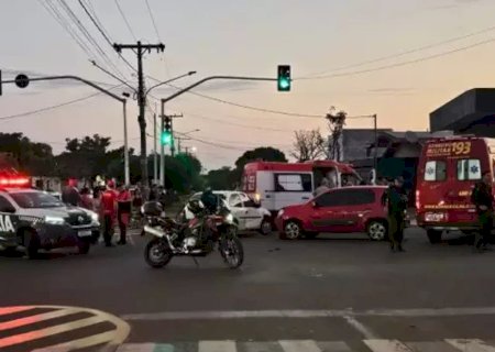 Motociclista morre ao ser atropelado duas vezes em cruzamento