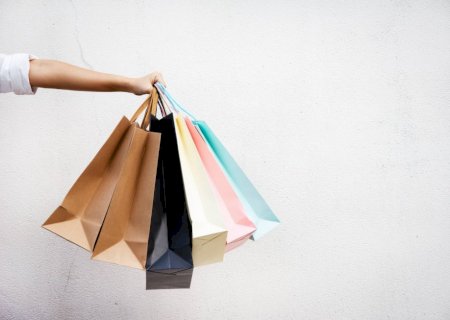 Por que ostentamos? O que a psicologia e a economia explicam sobre o consumo de luxo