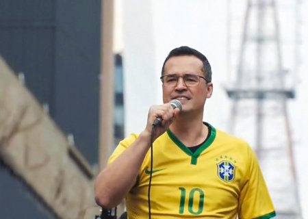 Favorito ao Senado, Deltan Dalagnol tem campanha suspensa por ordem do TSE