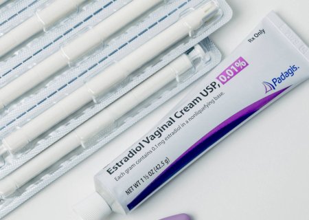 Uso de estrogênio vaginal cresce como opção segura para ressecamento e dor na menopausa