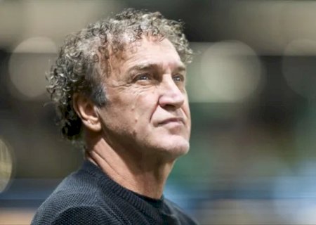 Cuca “desconta” em jornalistas após eliminação do Santos