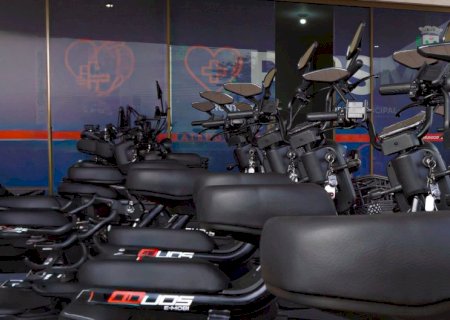 Saúde de Batayporã entrega scooters elétricas para ACS e ACE e lança canal digital de atendimento