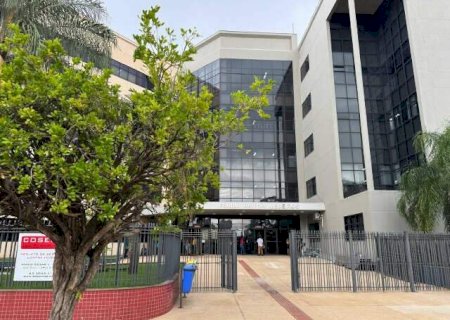 Paciente fica 4 horas molhada de urina e hospital é condenado a pagar R$ 15 mil