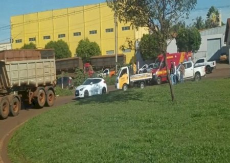 Coletora de 72 anos morre após ser atropelada por carreta em rotatória da BR-267