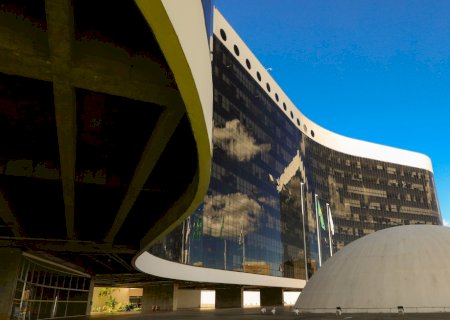 Reta final das eleições tem 'guerra jurídica' entre presidenciáveis; TSE já recebeu ao menos 450 ações