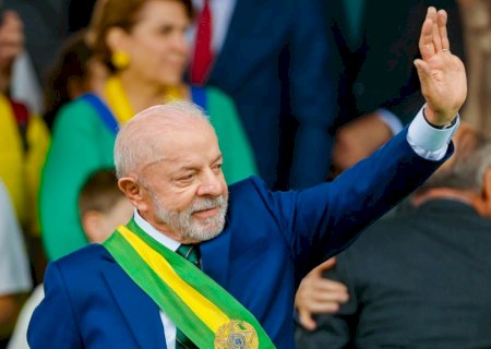 Em busca de retomada de fôlego, Lula sanciona fim da taxa das blusinhas
