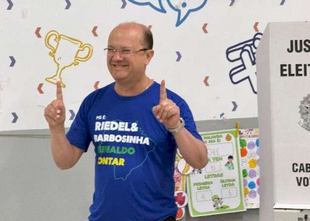 Barbosinha vota em Dourados e diz que eleição coloca projeto 'nas mãos do povo'