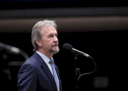 A manobra de líder do PT na Câmara para tentar constranger Flávio Bolsonaro