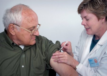 Uma picada, 21 alvos: a nova vacina contra pneumonia aprovada pela Anvisa