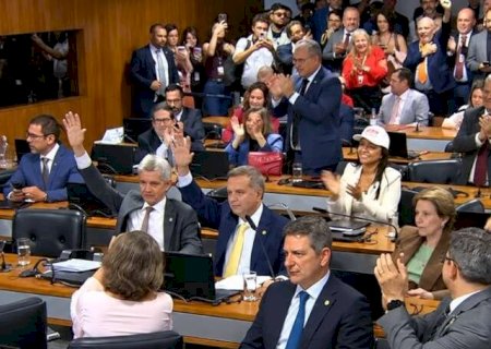 Escala 5x2: PEC passa em comissão com um voto a favor e um contra de MS